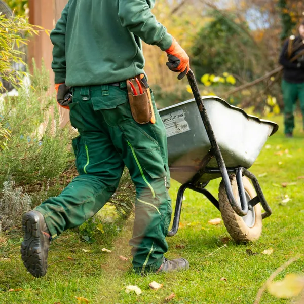 Arbeiten im Garten- und Landschaftsbau